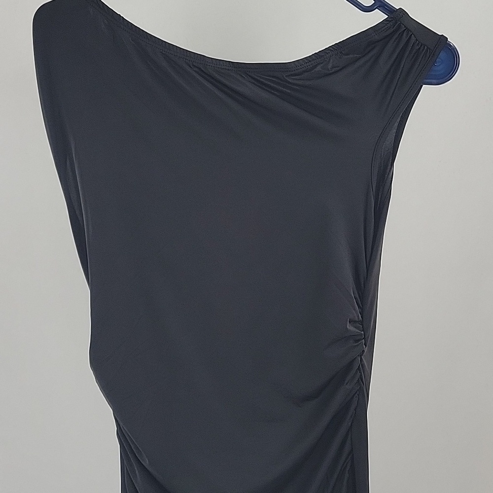Elegant Black Off-Shoulder Dress - Picture 8 of 16